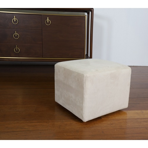 LAMA STOOL